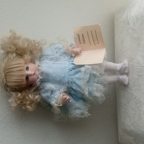 Reproduction Just Me  Miniature Porcelain  Doll Jointed Full Body  Blue 9" - Picture 2 of 14